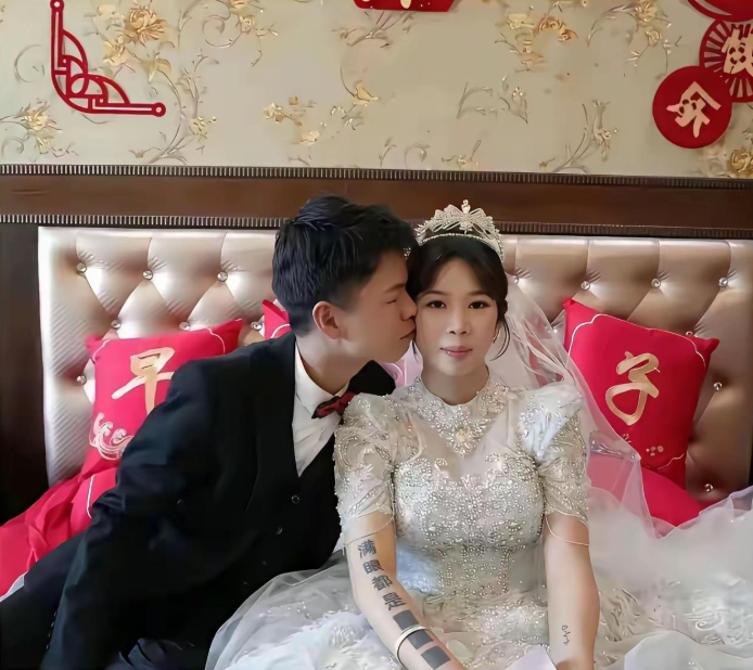 世界杯手机高清观看软件-新婚女子手臂成亮点，“满眼都是xxx”，难道新郎一点都不在乎？